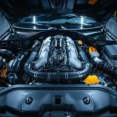 Moteur V8 puissant, mais ma voiture fait des accoups à bas régime. Il faut vérifier l'injection ou l'allumage.